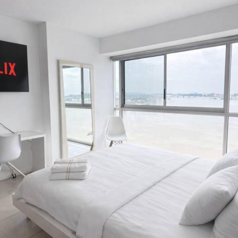 Luxury River View suite Vista al rio, Suite privada, Cocina privada, Vista panorámica, Moderna - One-Bedroom Apartment with River View - 12