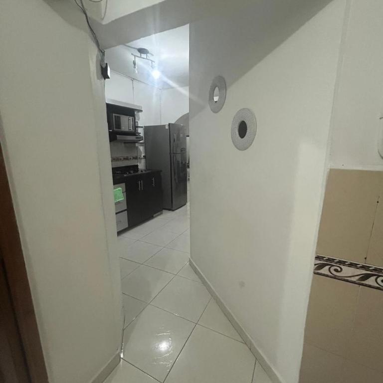 Acogedora casa cerca al estadio barrio Laureles la América - Three-Bedroom Apartment - 13