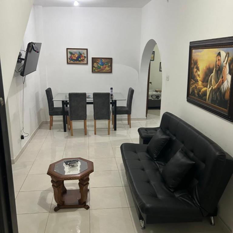 Acogedora casa cerca al estadio barrio Laureles la América - Three-Bedroom Apartment - 4