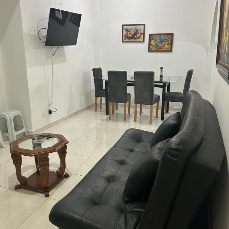 Acogedora casa cerca al estadio barrio Laureles la América - Three-Bedroom Apartment - 3