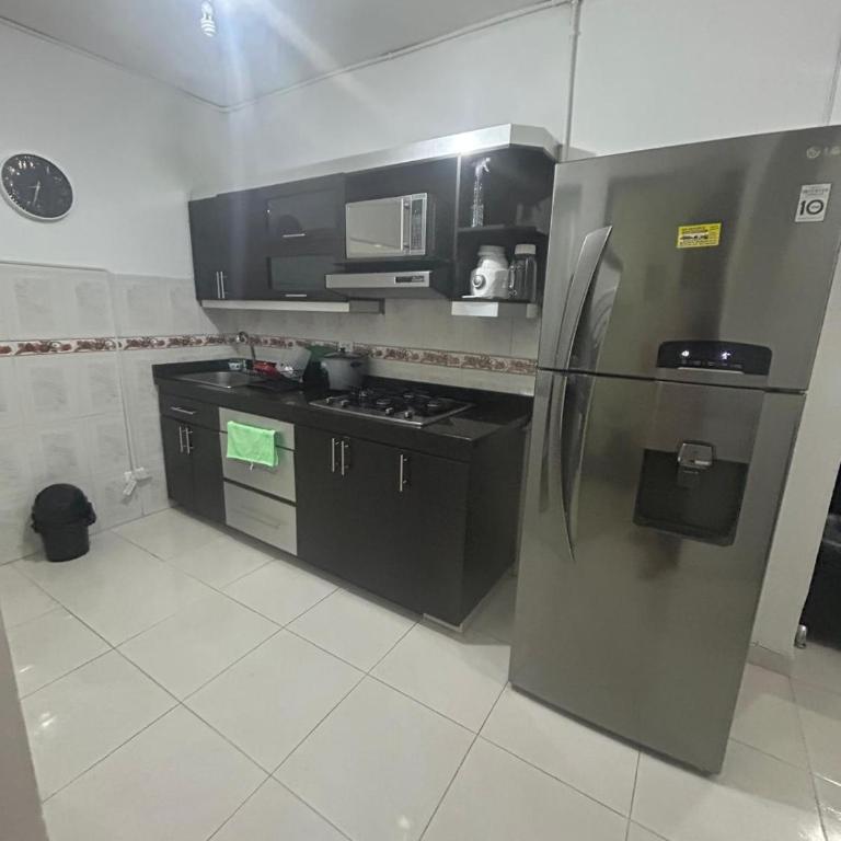 Acogedora casa cerca al estadio barrio Laureles la América - Three-Bedroom Apartment - 8