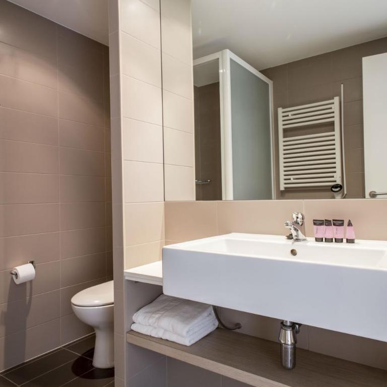 Residencia Universitaria Resa Damia Bonet - Comfort Family Studio (2 Adults + 2 Children) - 5