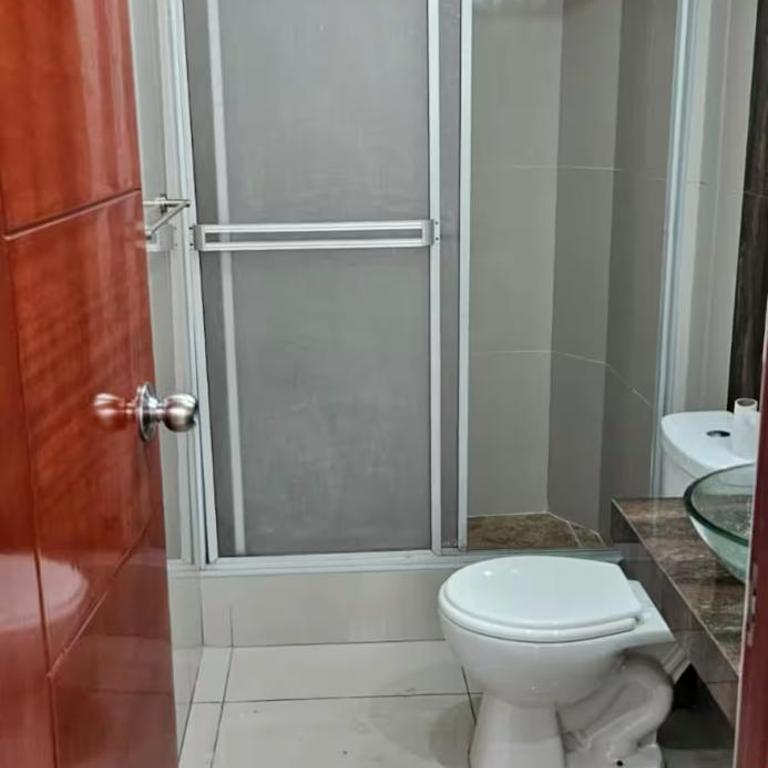 Habitación cerca al centro financiero de Lima - Single Room with Shared Bathroom - 3