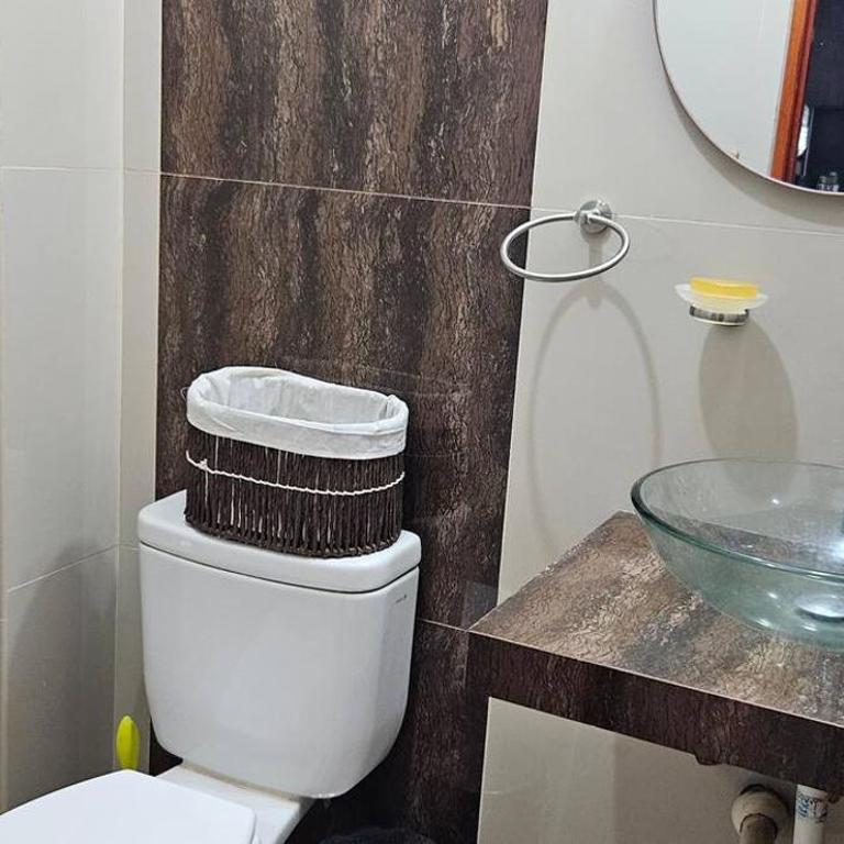 Habitación cerca al centro financiero de Lima - Single Room with Shared Bathroom - 4
