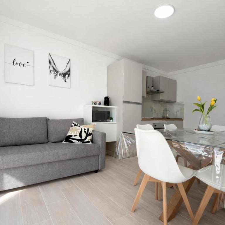 Appart rénové 3 chambres, 8 pers, mer à 50 m - Appartement 3 Chambres - 12