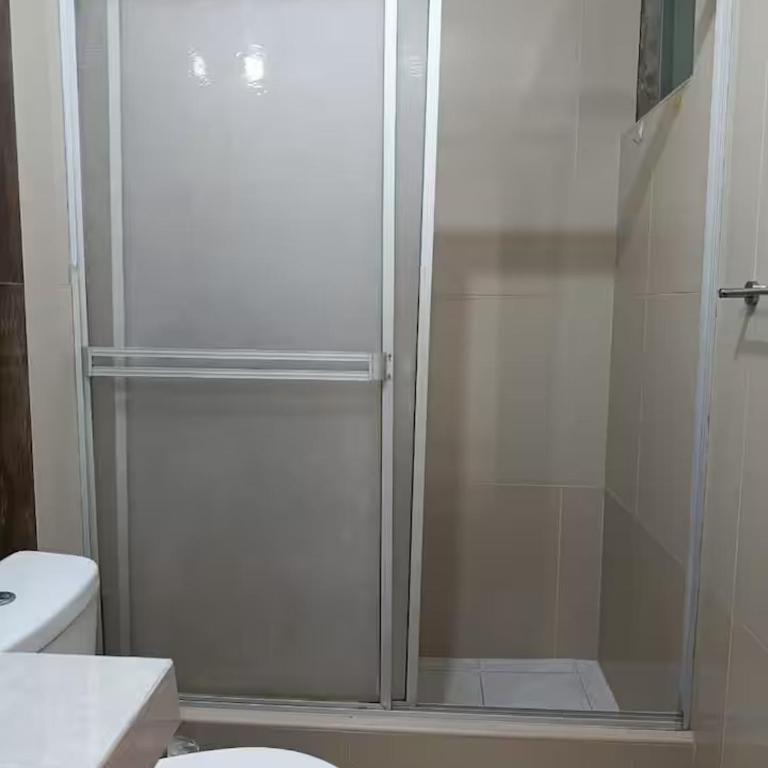 Habitación cerca al centro financiero de Lima - Double Room with Private Bathroom - 4
