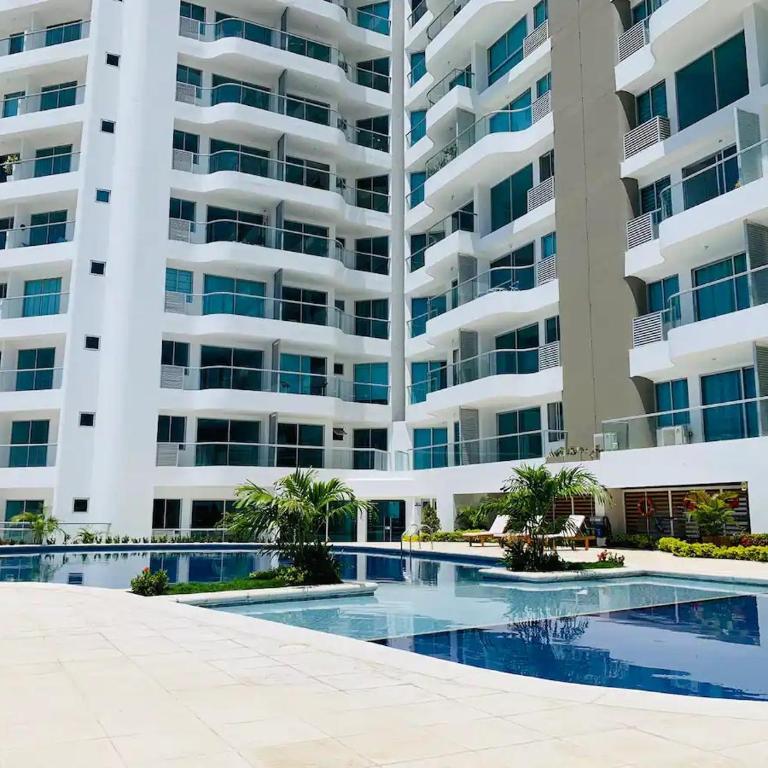 Apartamento Rodadero Sur - Gaira, con piscina y mar a una cuadra - Three-Bedroom Apartment - 1
