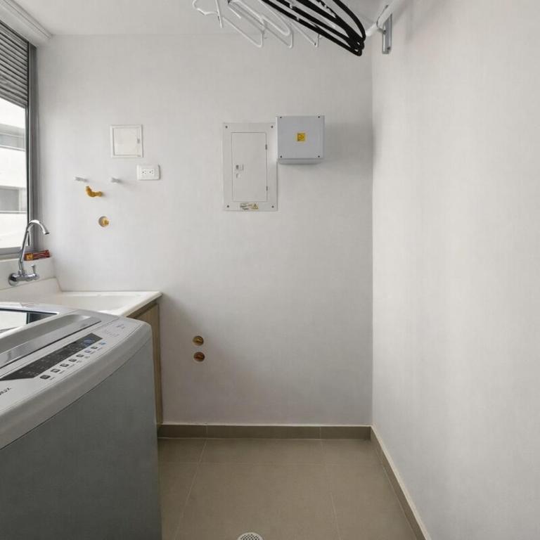 Apartamento Rodadero Sur - Gaira, con piscina y mar a una cuadra - Three-Bedroom Apartment - 8