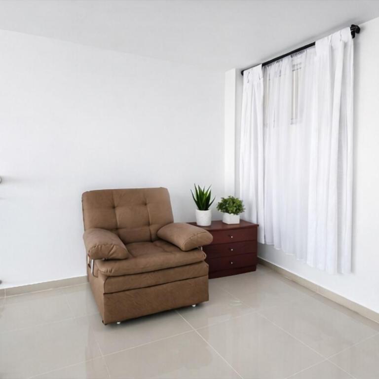 Apartamento Rodadero Sur - Gaira, con piscina y mar a una cuadra - Three-Bedroom Apartment - 15