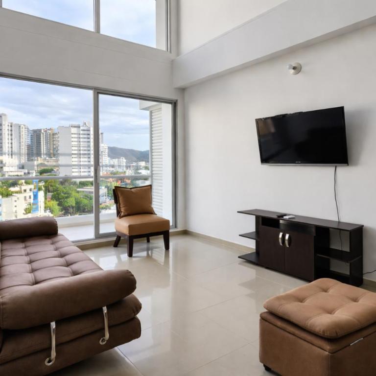 Apartamento Rodadero Sur - Gaira, con piscina y mar a una cuadra - Three-Bedroom Apartment - 26