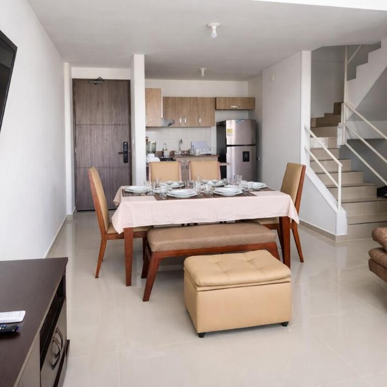 Apartamento Rodadero Sur - Gaira, con piscina y mar a una cuadra - Three-Bedroom Apartment - 31