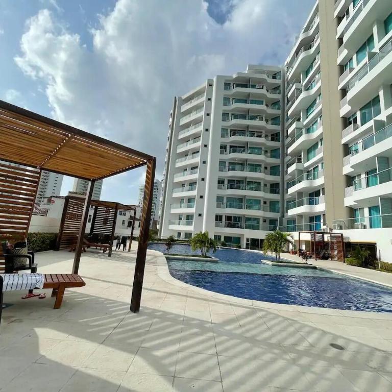 Apartamento Rodadero Sur - Gaira, con piscina y mar a una cuadra - Three-Bedroom Apartment - 36