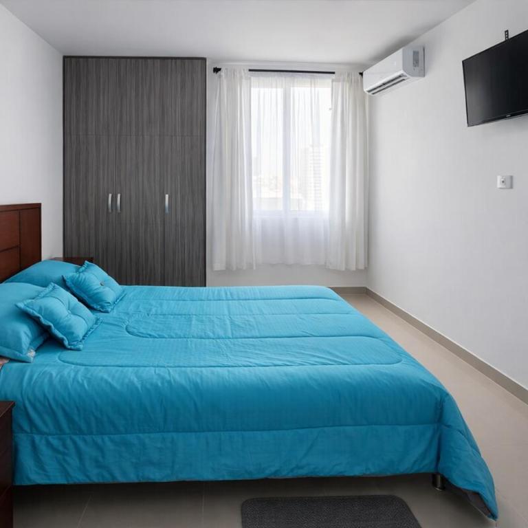 Apartamento Rodadero Sur - Gaira, con piscina y mar a una cuadra - Three-Bedroom Apartment - 37