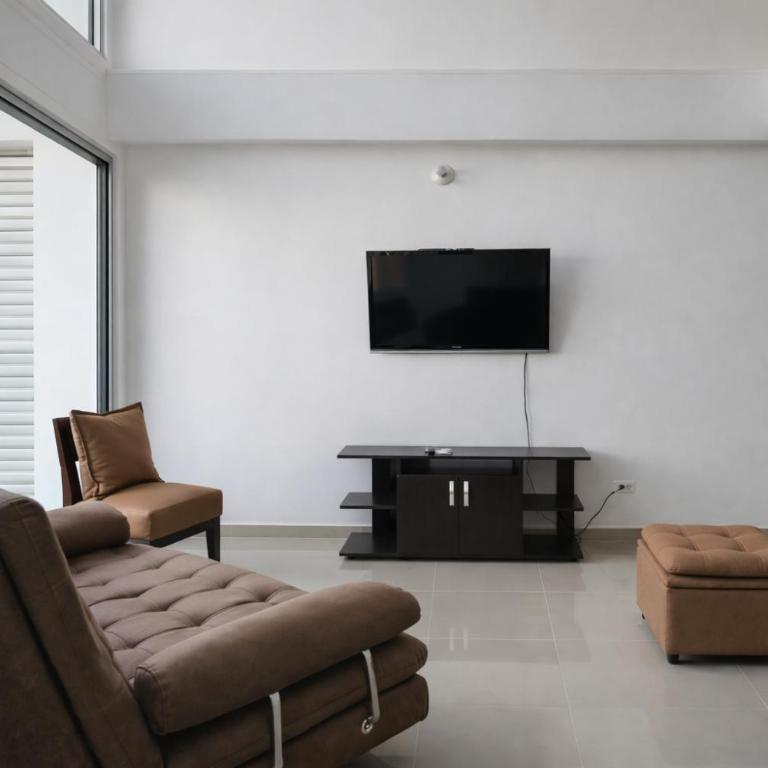 Apartamento Rodadero Sur - Gaira, con piscina y mar a una cuadra - Three-Bedroom Apartment - 38