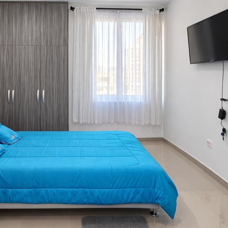 Apartamento Rodadero Sur - Gaira, con piscina y mar a una cuadra - Three-Bedroom Apartment - 44
