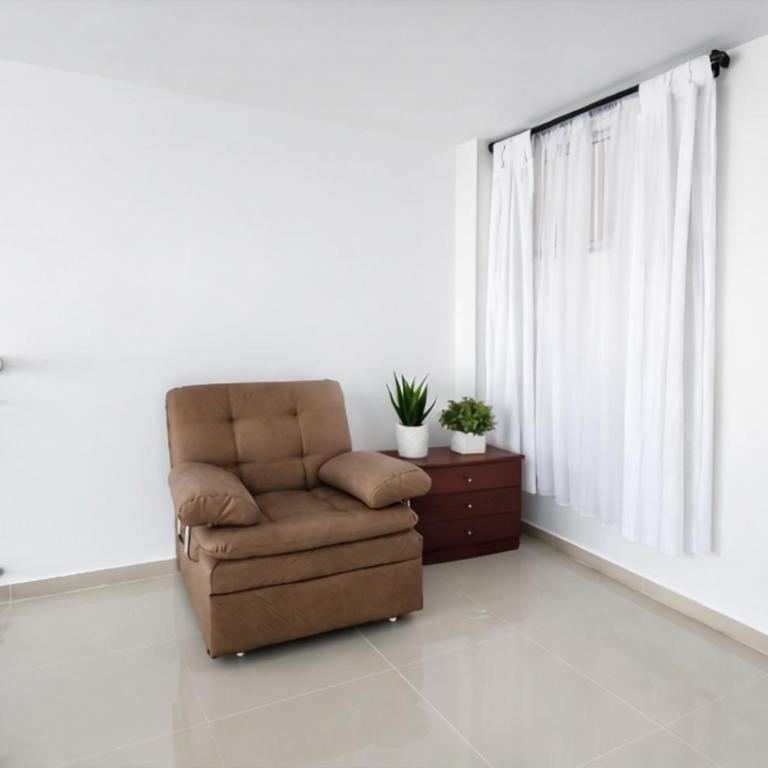 Apartamento Rodadero Sur - Gaira, con piscina y mar a una cuadra - Three-Bedroom Apartment - 45