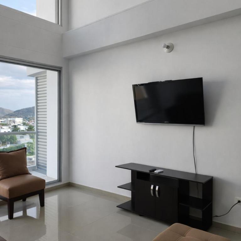Apartamento Rodadero Sur - Gaira, con piscina y mar a una cuadra - Three-Bedroom Apartment - 47