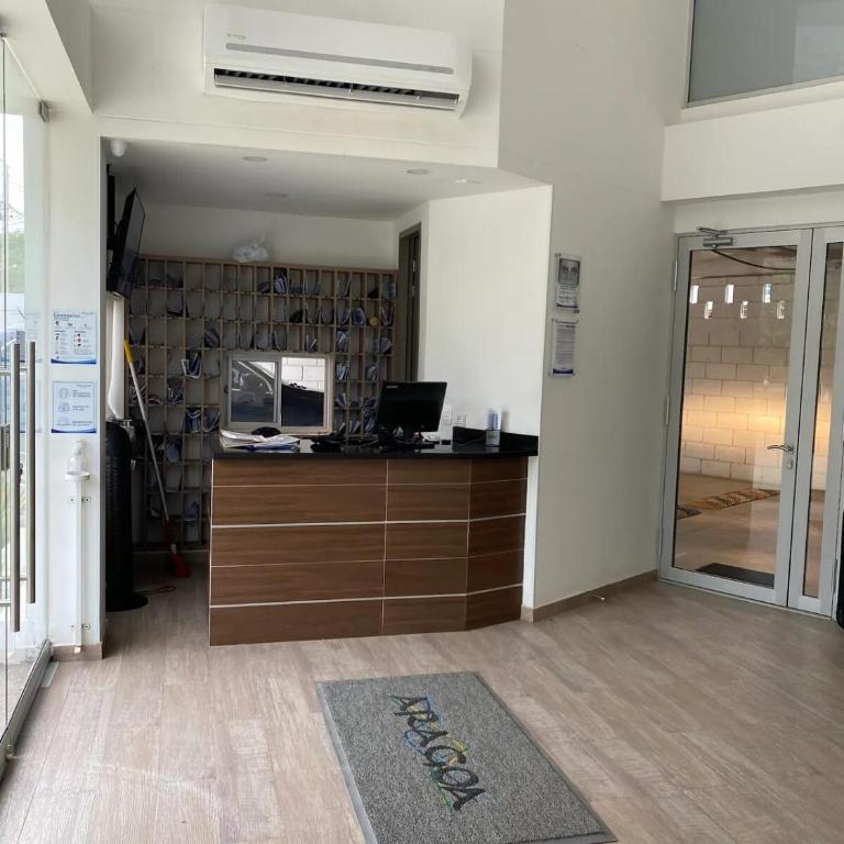 Apartamento Rodadero Sur - Gaira, con piscina y mar a una cuadra - Three-Bedroom Apartment - 51