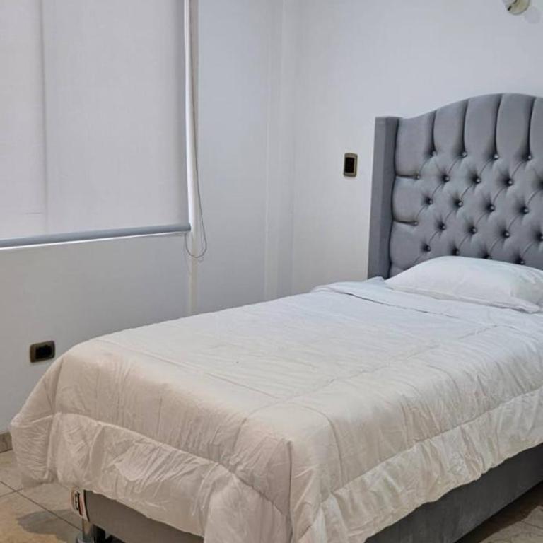 Habitación cerca al centro financiero de Lima - Single Room with Shared Bathroom - 6
