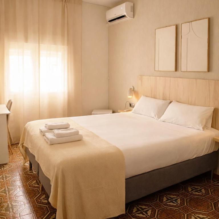 CASA MILA SV19 guesthouse - Standard Double Room with Shared Bathroom - 2