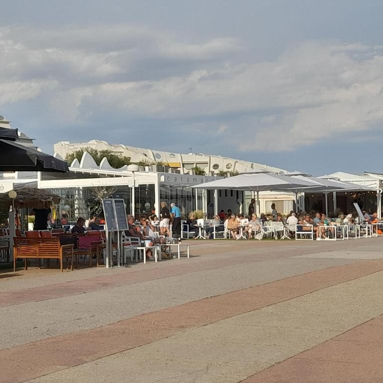T2 Rez-de-jardin, terrasse et parking, proche de la plage - One-Bedroom Apartment - 24