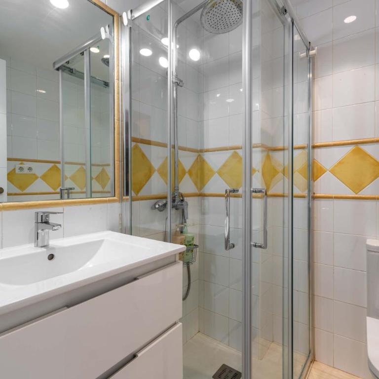 Precioso apartamento junto a la Mezquita. - Three-Bedroom Apartment - 27