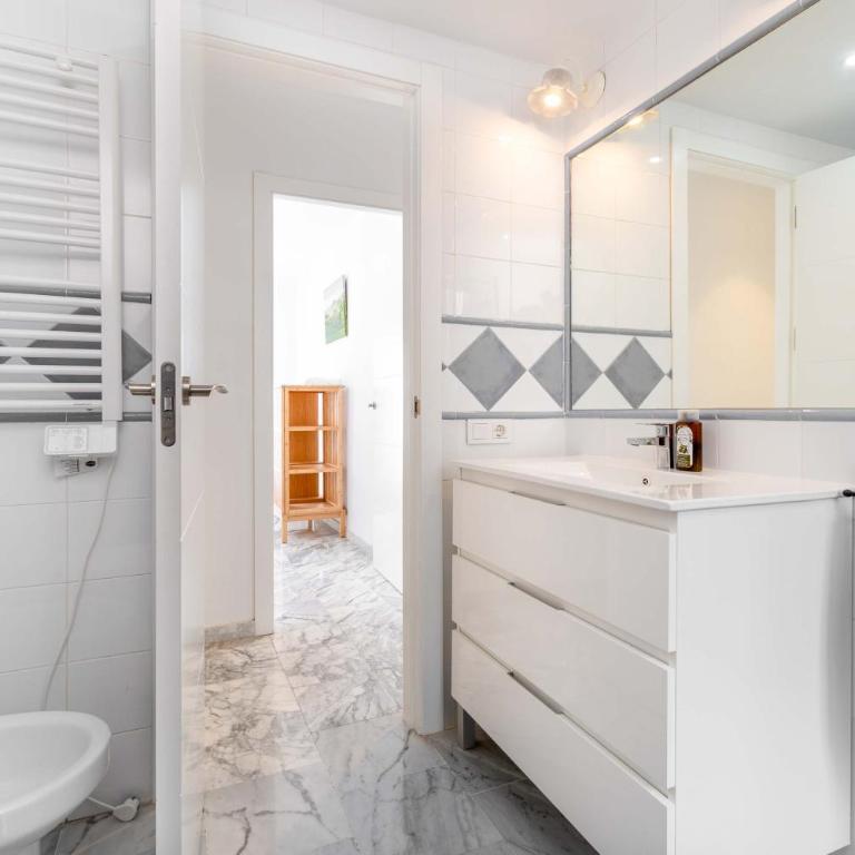 Precioso apartamento junto a la Mezquita. - Three-Bedroom Apartment - 24