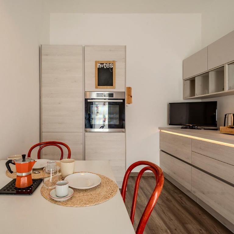 15 Min Walk From Verona Fiere - Space & Style - Two-Bedroom Apartment with Balcony - 8