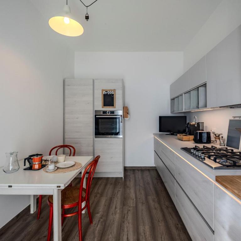 15 Min Walk From Verona Fiere - Space & Style - Two-Bedroom Apartment with Balcony - 9