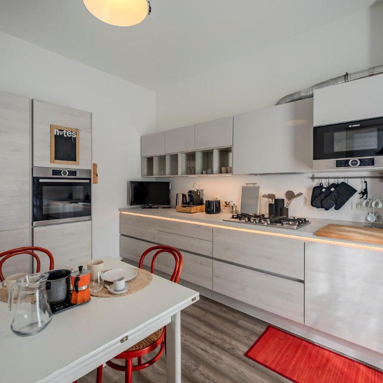 15 Min Walk From Verona Fiere - Space & Style - Two-Bedroom Apartment with Balcony - 10