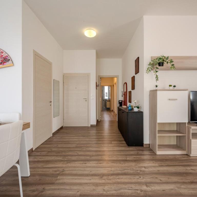 15 Min Walk From Verona Fiere - Space & Style - Two-Bedroom Apartment with Balcony - 37