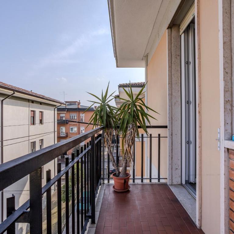 15 Min Walk From Verona Fiere - Space & Style - Two-Bedroom Apartment with Balcony - 46