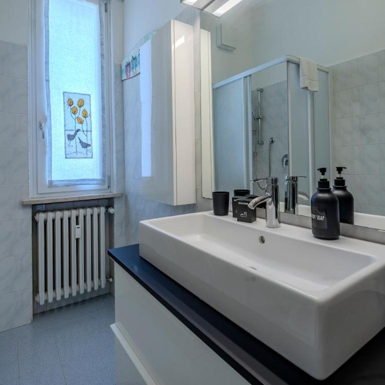 15 Min Walk From Verona Fiere - Space & Style - Two-Bedroom Apartment with Balcony - 56