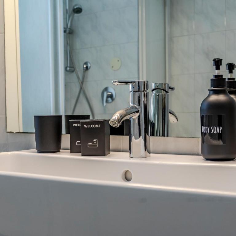 15 Min Walk From Verona Fiere - Space & Style - Two-Bedroom Apartment with Balcony - 58