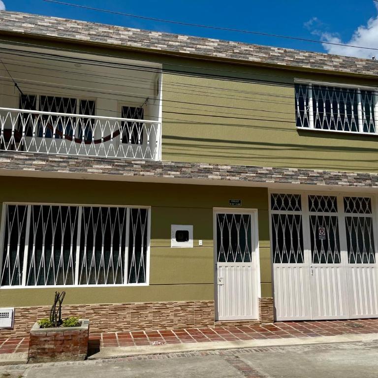 Agradable casa vacacional cerca al centro de Anapoima - Casa de 4 dormitorios - 1