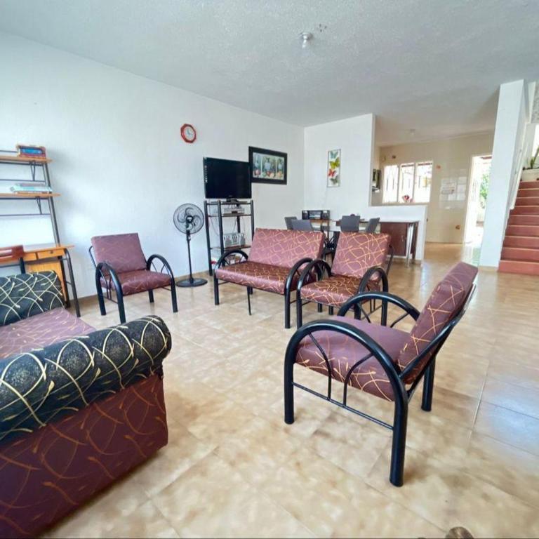 Agradable casa vacacional cerca al centro de Anapoima - Casa de 4 dormitorios - 2