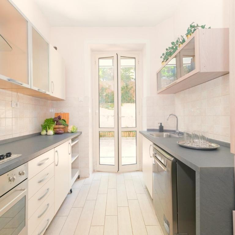 Luxury Vatican Home - Private Garden - Two-Bedroom Apartment - 3