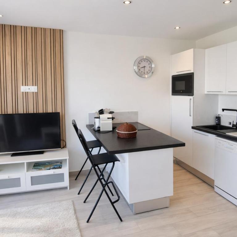 Juan Signature - One-Bedroom Apartment - 1