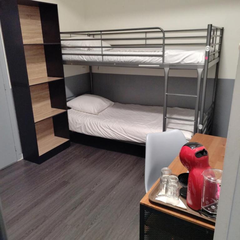 Hôtel Saint Daniel - Chambre Quadruple avec Salle de Bains Privative - 1