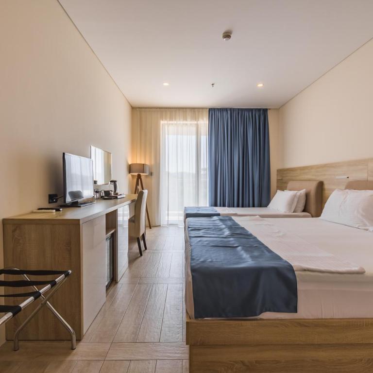 Hotel Franca Tivat - Double Room with Balcony and Sea View - 4