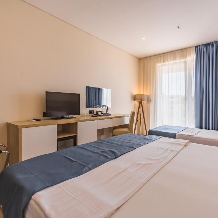 Hotel Franca Tivat - Double Room with Balcony and Sea View - 9