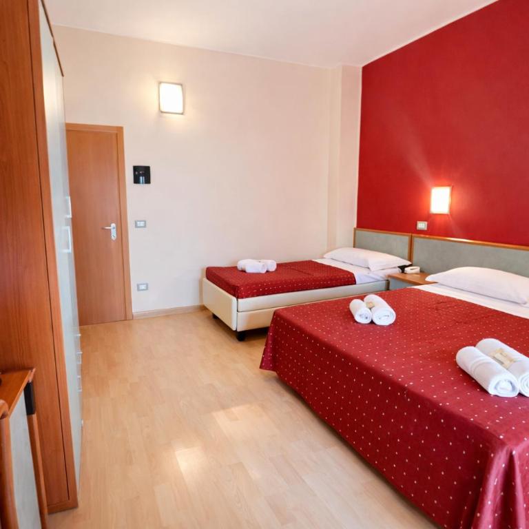 Hotel Villa Tina Easy Stay B&B - Camera Tripla - 4