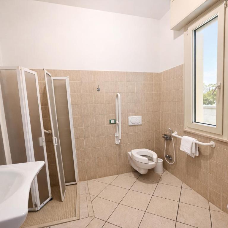 Hotel Villa Tina Easy Stay B&B - Camera Quadrupla - 3