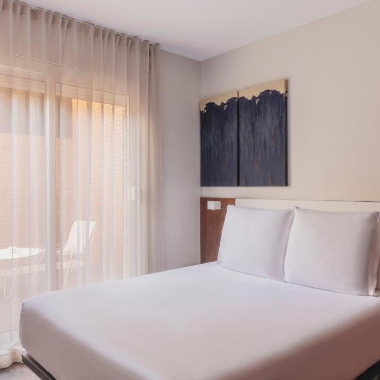 Hotel Balmes, a member of Preferred Hotels & Resorts - Family Room - 4