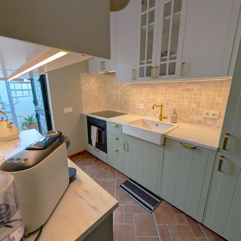 2BR House with Rooftop Terrace, 8 min Walk to Center - Casa de 2 dormitorios - 18