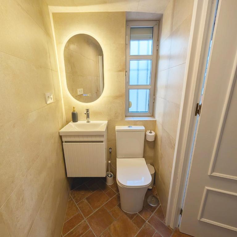 2BR House with Rooftop Terrace, 8 min Walk to Center - Casa de 2 dormitorios - 19
