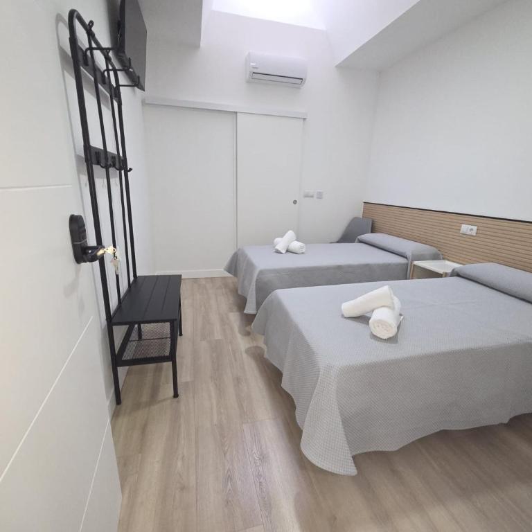 Hostal NV Palacio Congresos - Twin Room - 7