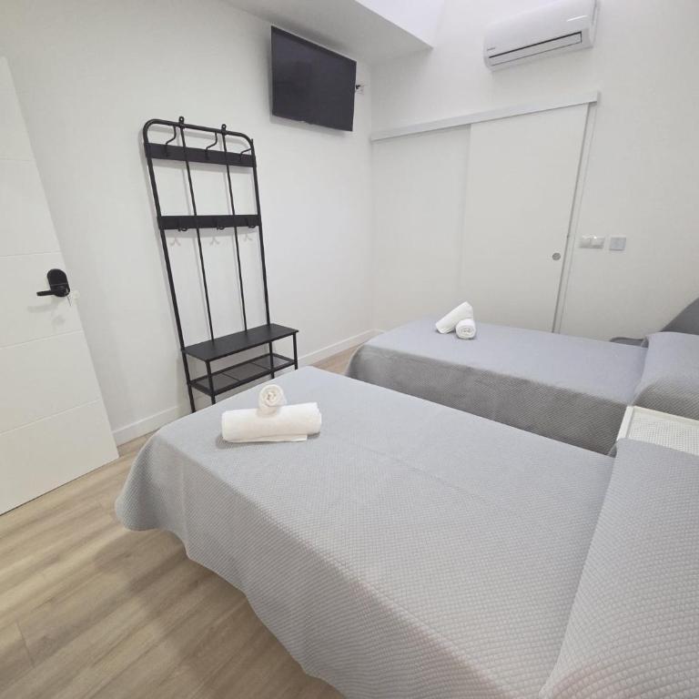 Hostal NV Palacio Congresos - Twin Room - 5