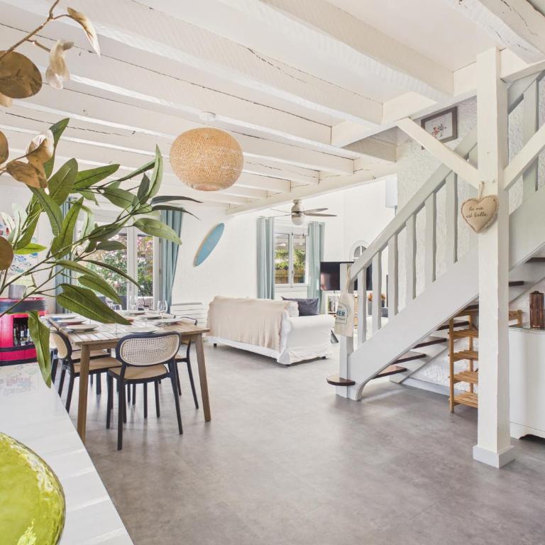 Jolie maison familiale avec jardin pour 6 - Ferienhaus - 4