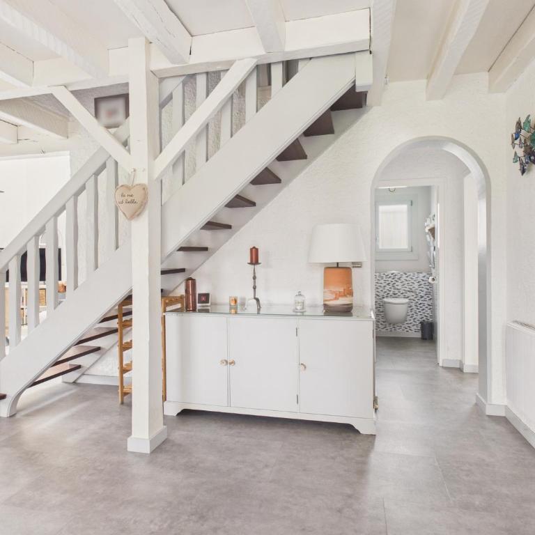 Jolie maison familiale avec jardin pour 6 - Ferienhaus - 8